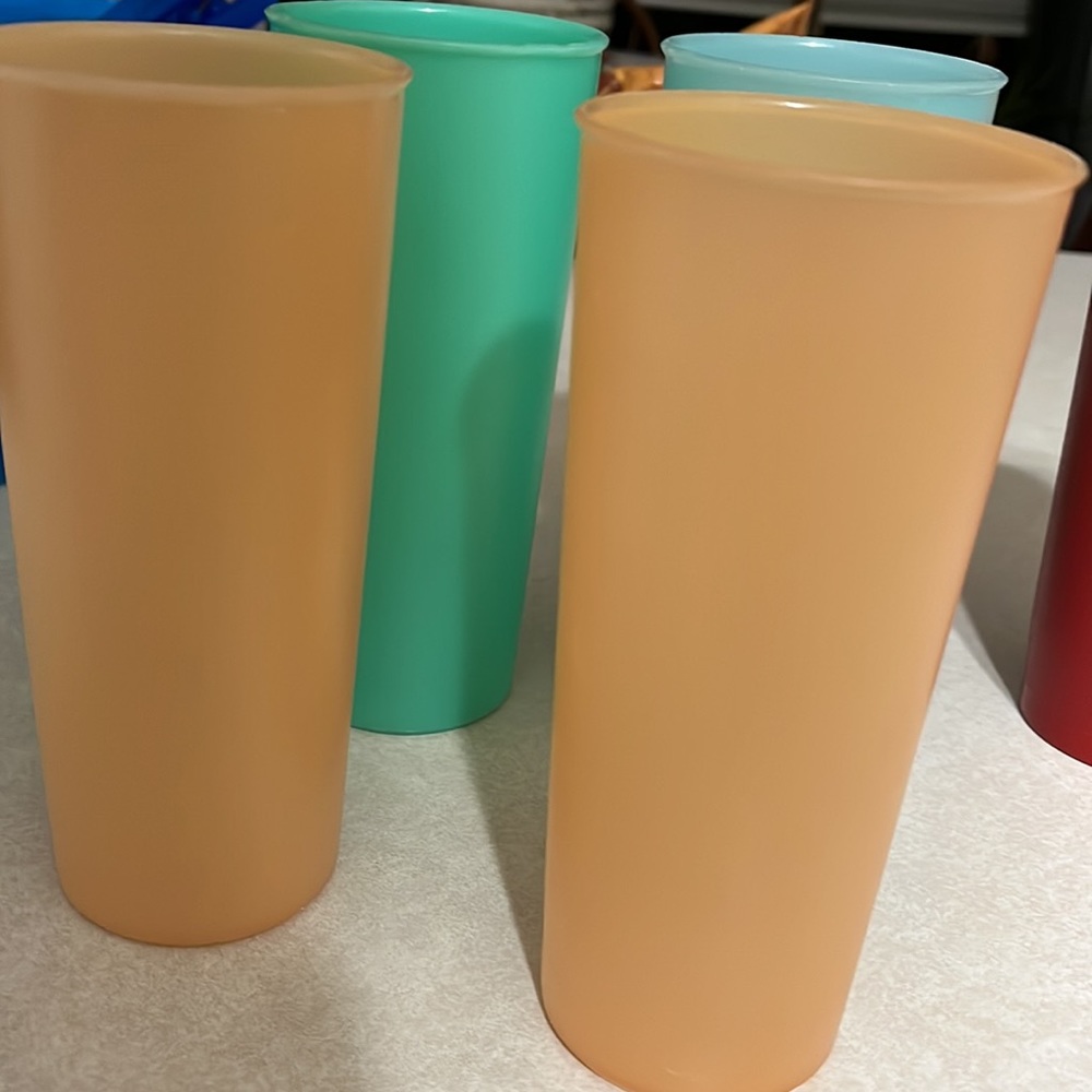 Tupperware cups - Picture 3 of 4
